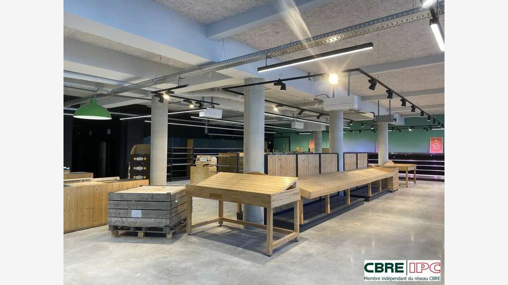 A louer local commercial 599m² emplacement N°1 DAX