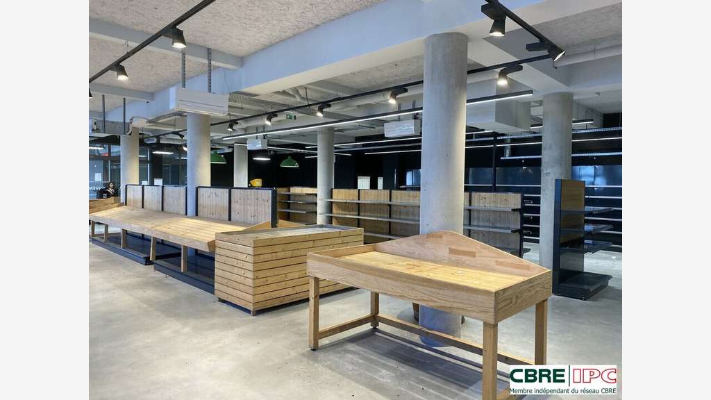 A louer local commercial 599m² emplacement N°1 DAX