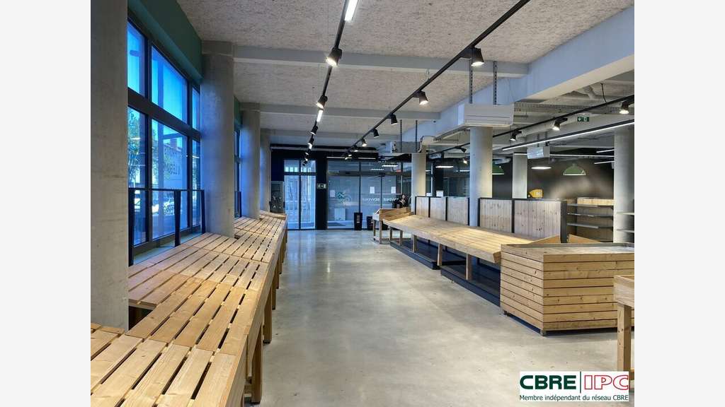 A louer local commercial 599m² emplacement N°1 DAX