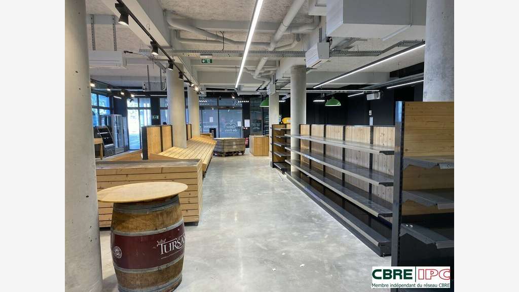 A louer local commercial 599m² emplacement N°1 DAX