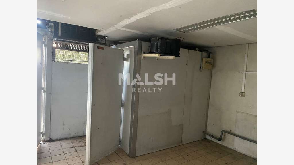 A louer local 93m² proche Groupama Stadium Décines