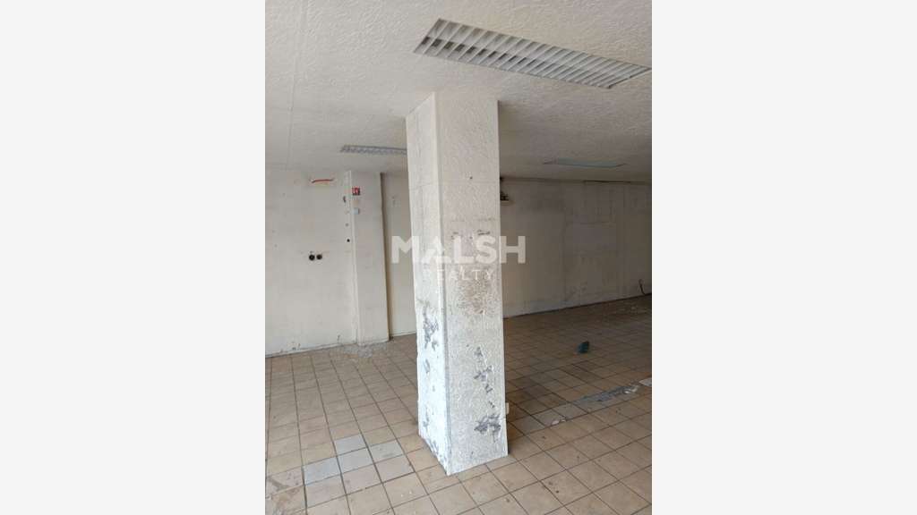 A louer local 93m² proche Groupama Stadium Décines