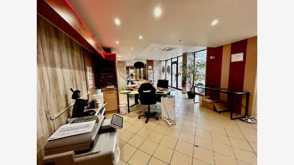 Local commercial 90m² empl privilégié à Delle
