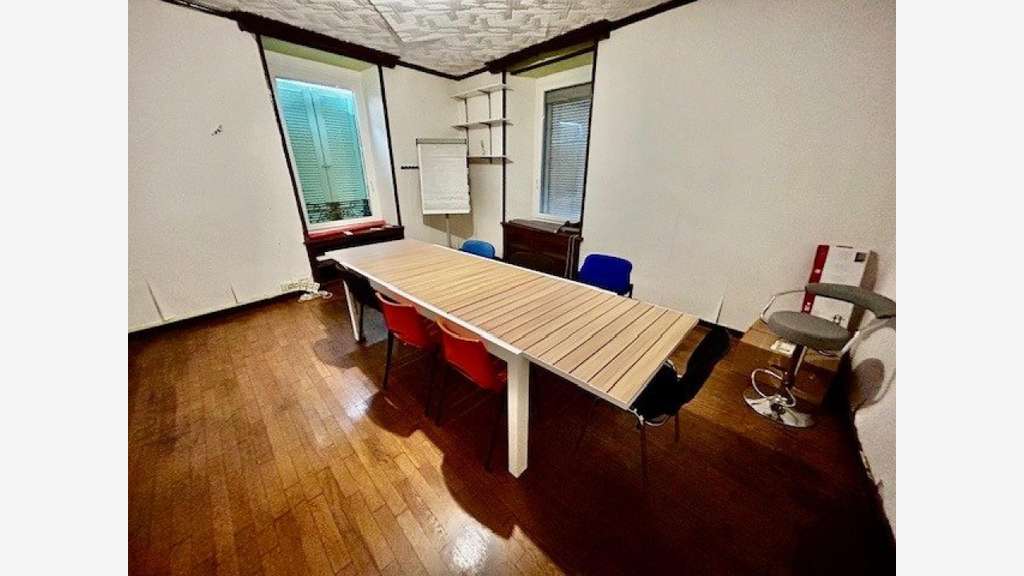 Local commercial 90m² empl privilégié à Delle