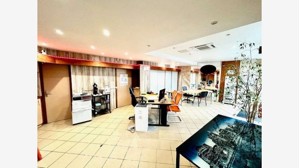 Local commercial 90m² empl privilégié à Delle