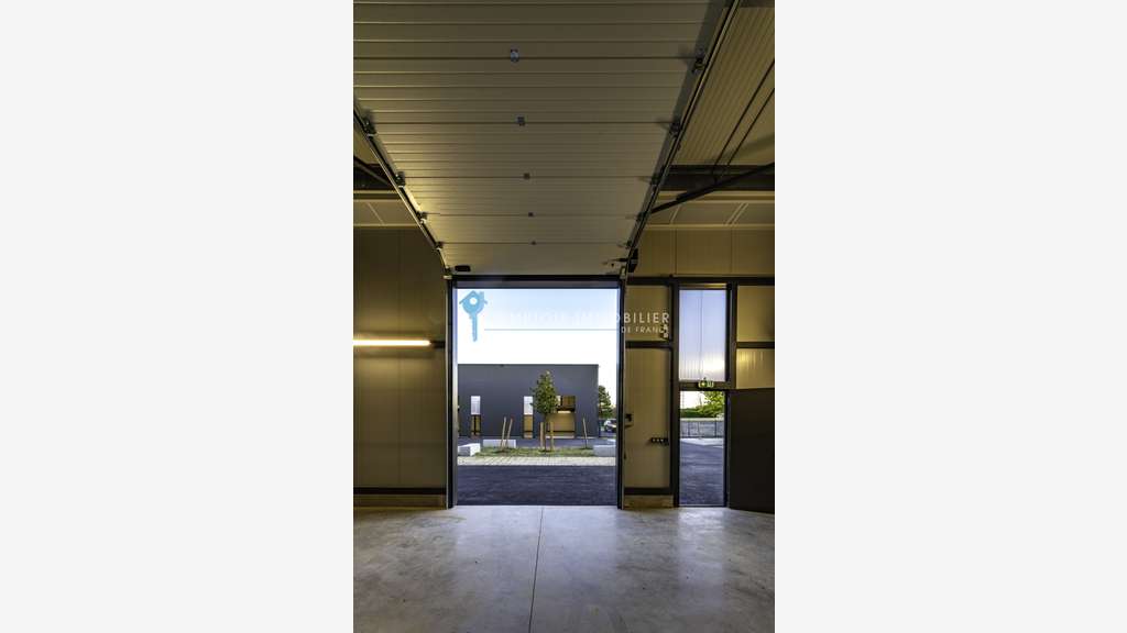 Locaux industriels 185m² à louer à Deyme
