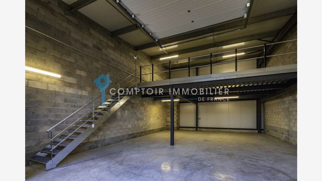 Locaux industriels 185m² à louer à Deyme