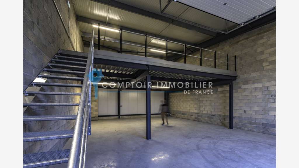 Locaux industriels 185m² à louer à Deyme