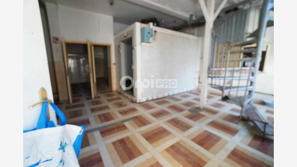 A louer local commercial de 150m² en centre Dijon