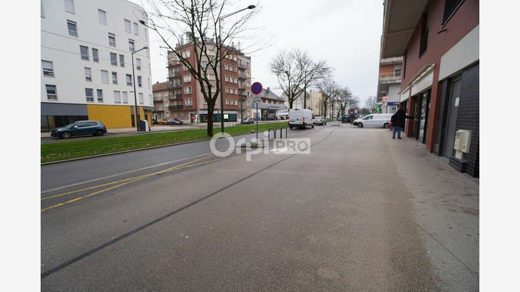 Loue local commercial de 105,39m² à Dijon Drapeau