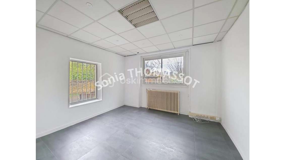 A louer local professionnel 80m² bon empl à Dijon