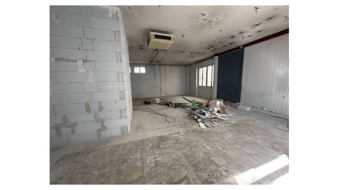 LOCAL COMMERCIAL AU CENTRE VILLE DE 70 M2 AVEC