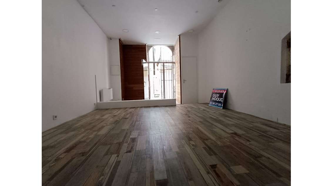 Location local 32m² centre ville historique Dinan