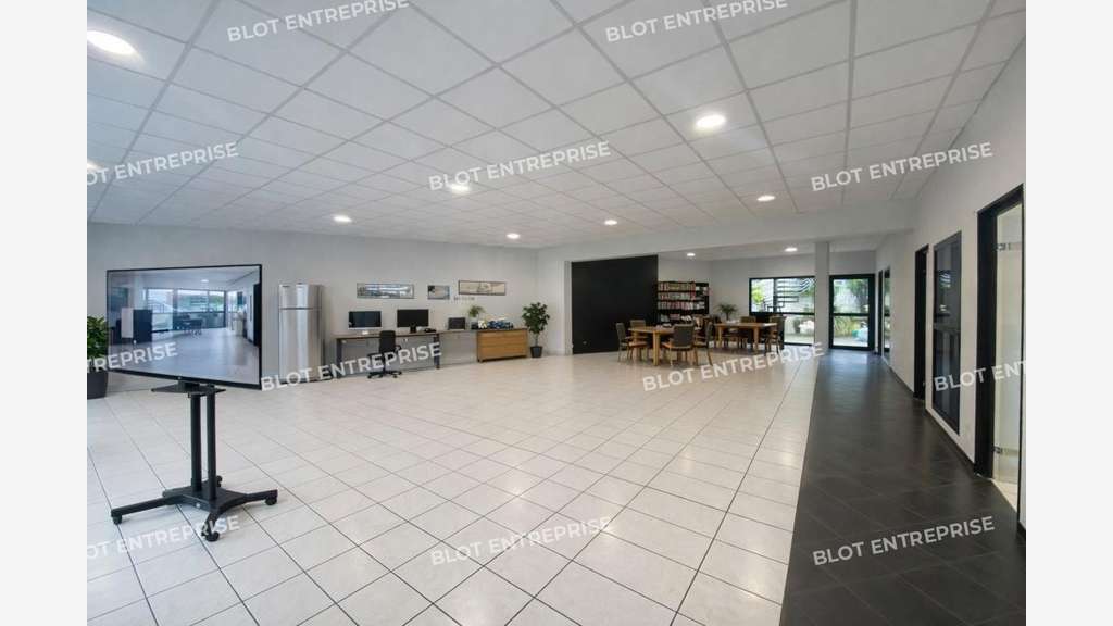 A louer local commercial 180m² à Dinan