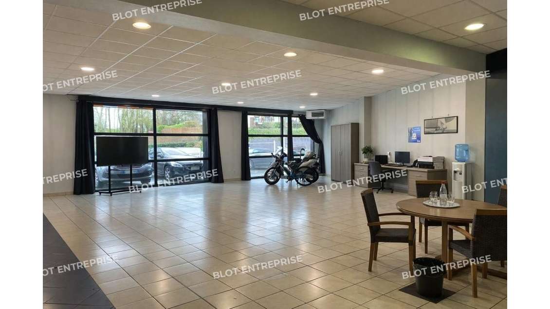A LOUER - LOCAL COMMERCIAL - DINAN - 180 m²