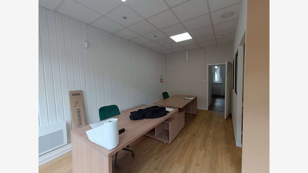 location local commercial empl de choix à Dinan