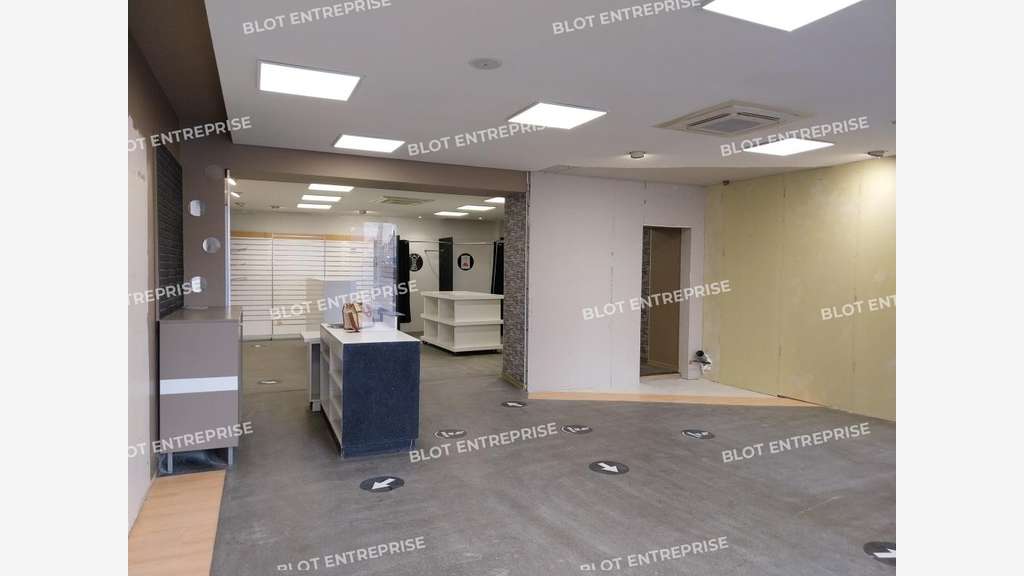 A louer local commercial 84m² à Dinan centre
