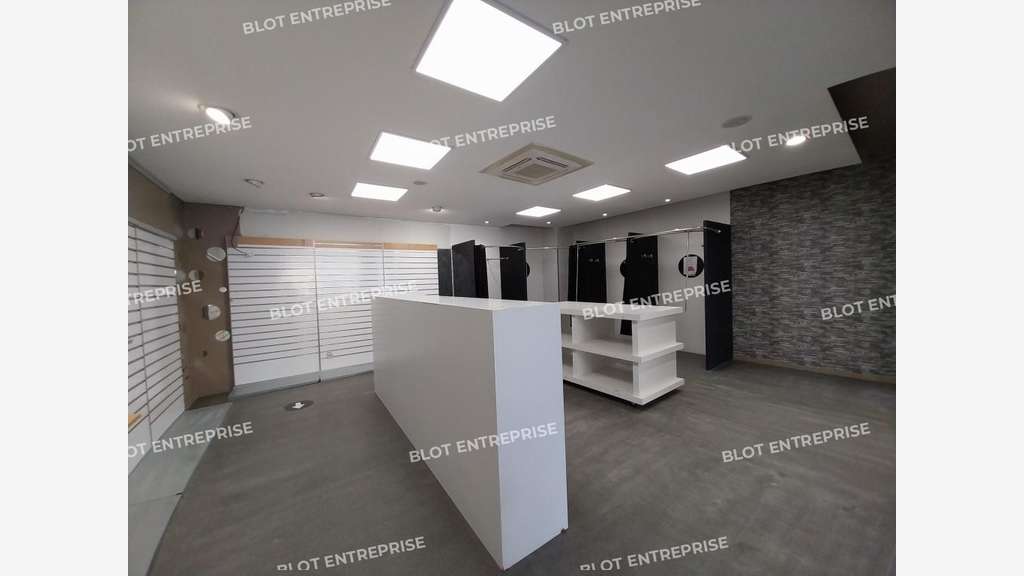 A louer local commercial 84m² à Dinan centre