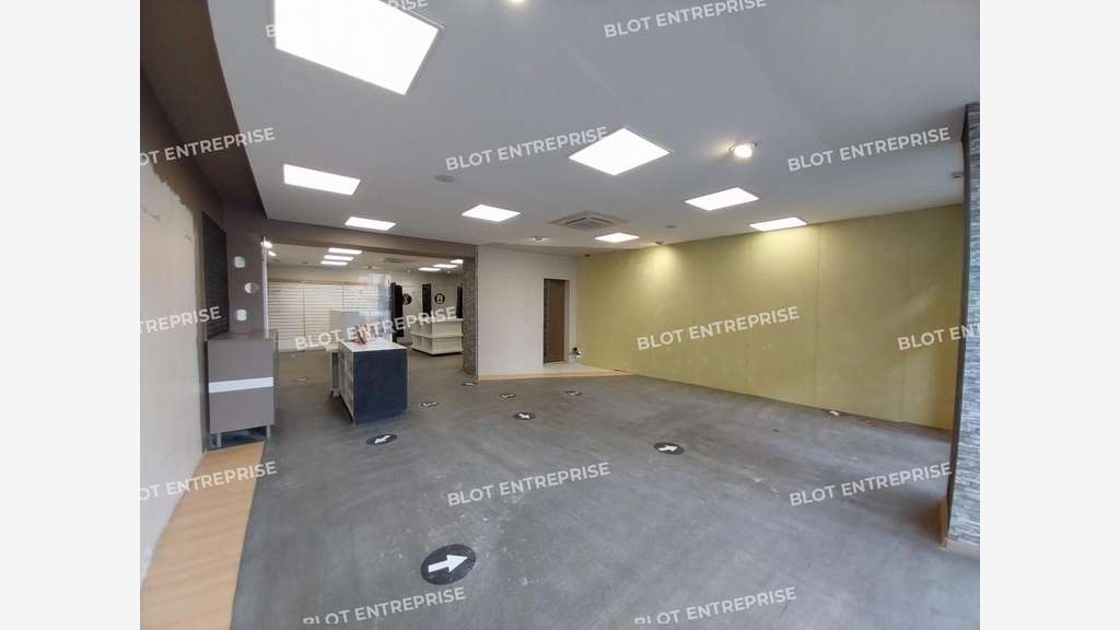 A louer local commercial 84m² à Dinan centre