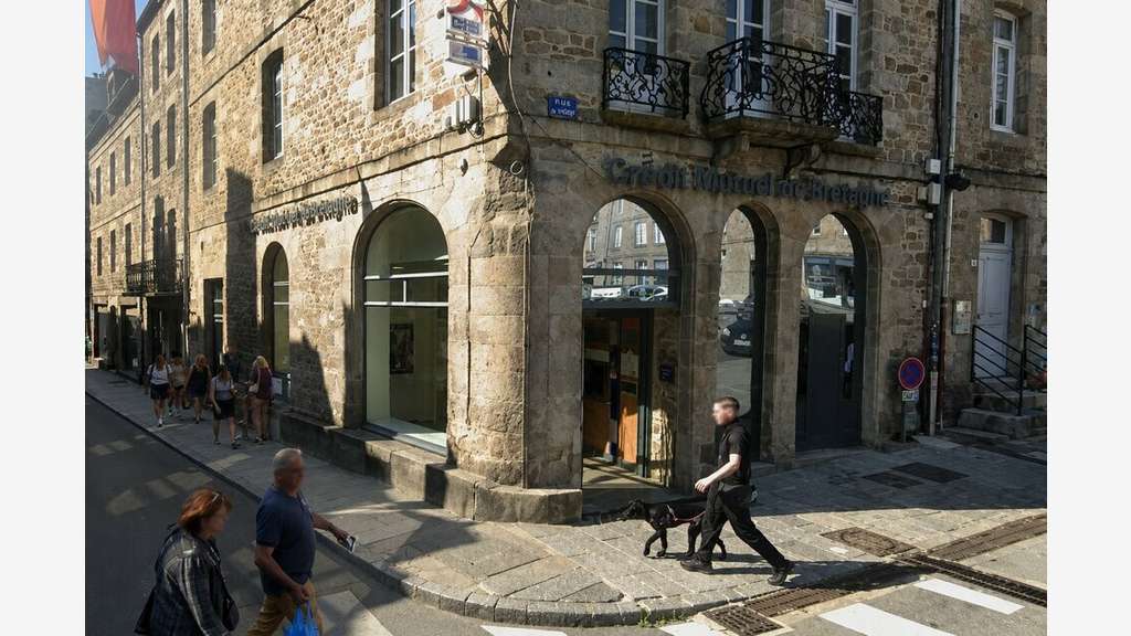 Local commercial de 174m² à louer en angle à Dinan