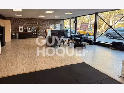 A louer local commercial 430m² + réserve à Dinan