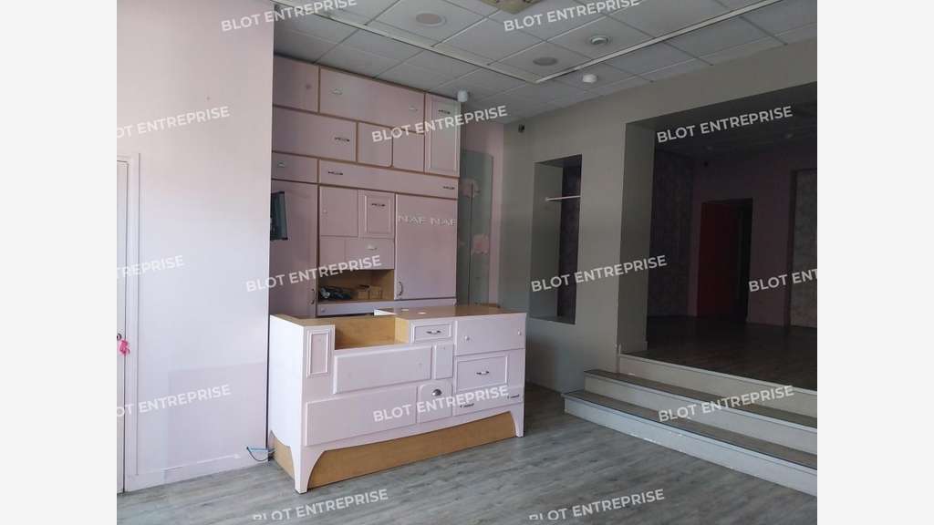 A louer locaux commerciaux de 66m² centre Dinan