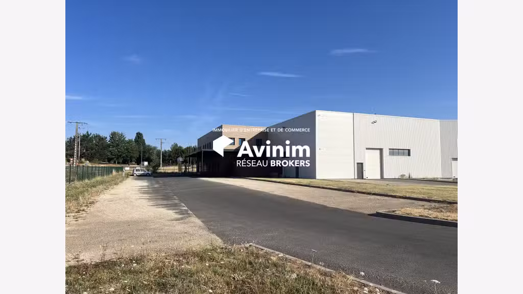A louer local commercial 73m² 1ère ligne à Dissay