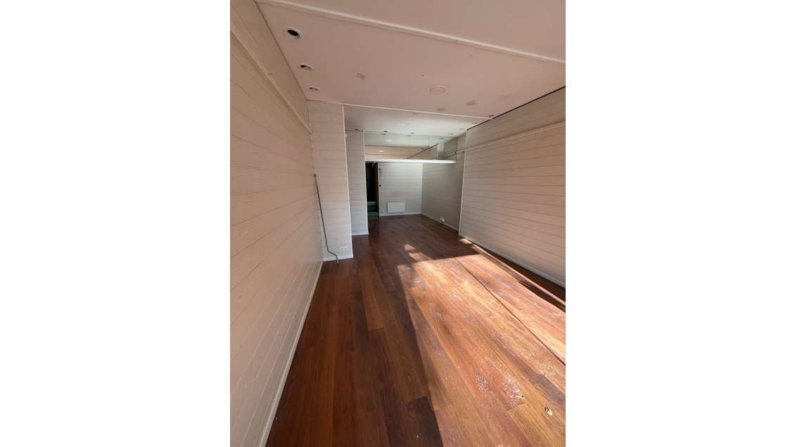 Location local commercial 50m² axe passant à v