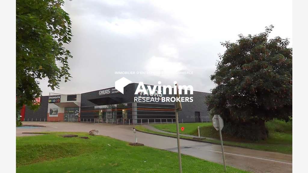 A louer local commercial 1038m² Zone Les Epenottes