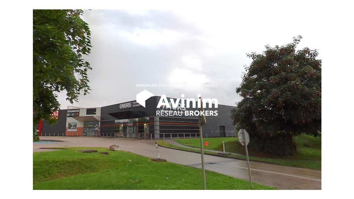 A louer local commercial 1038m² Zone Les Epenottes
