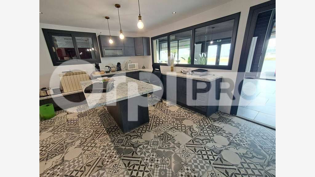 A louer local commercial 525m² empl N° 1 Domerat