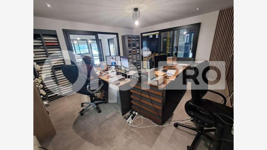 A louer local commercial 525m² empl N° 1 Domerat