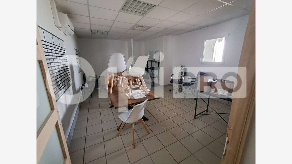 A louer local commercial 525m² empl N° 1 Domerat