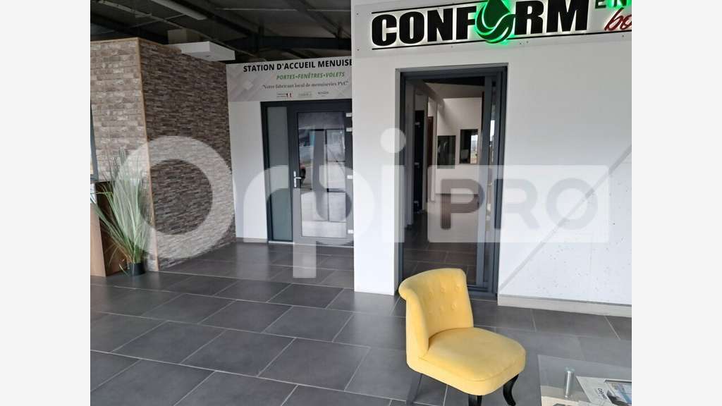 A louer local commercial 525m² empl N° 1 Domerat