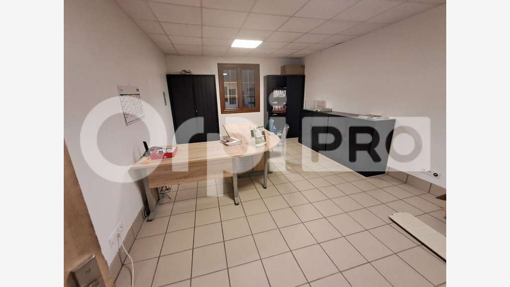 A louer local commercial 525m² empl N° 1 Domerat