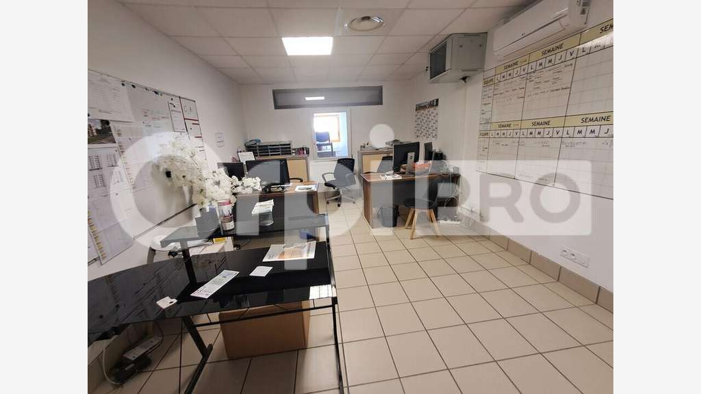 A louer local commercial 525m² empl N° 1 Domerat