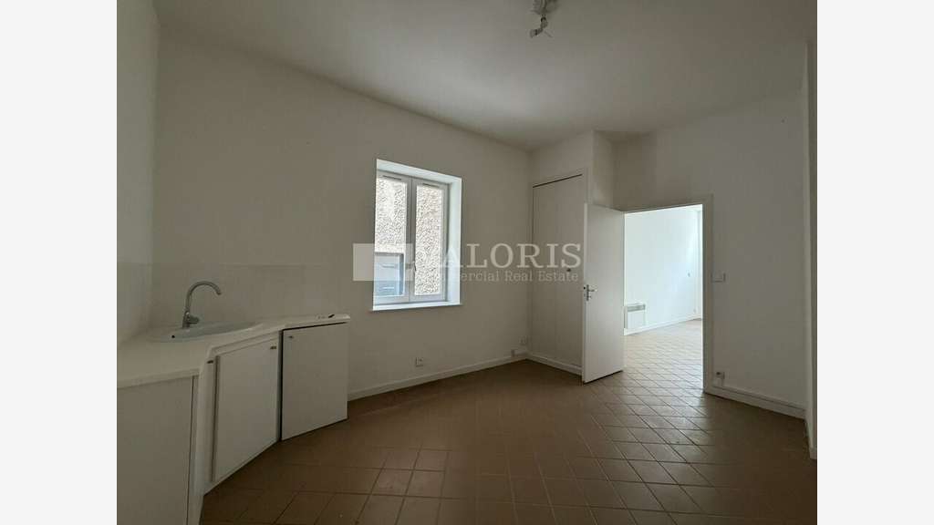 Local commercial de 56m² à louer Dommartin centre