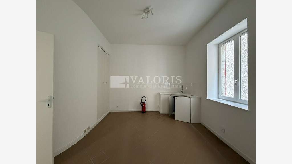 Local commercial de 56m² à louer Dommartin centre
