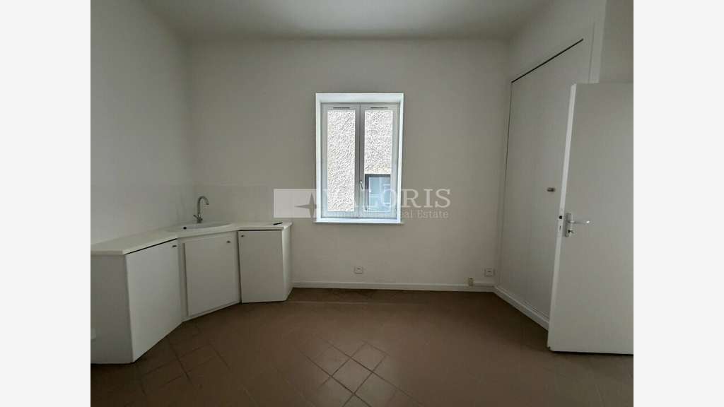 Local commercial de 56m² à louer Dommartin centre