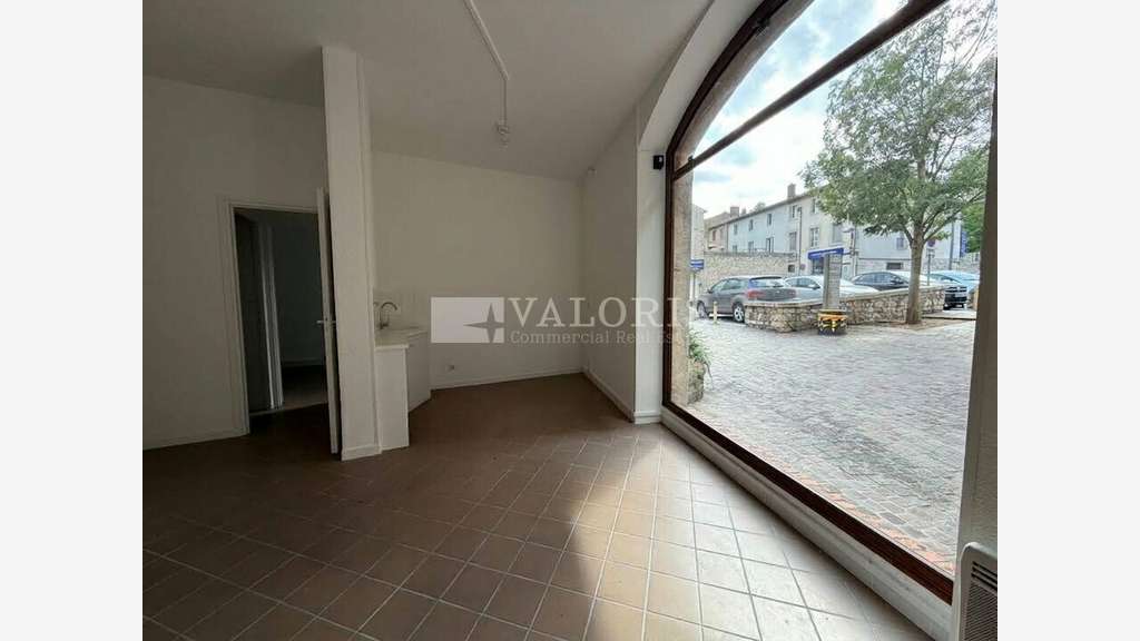 Local commercial de 56m² à louer Dommartin centre