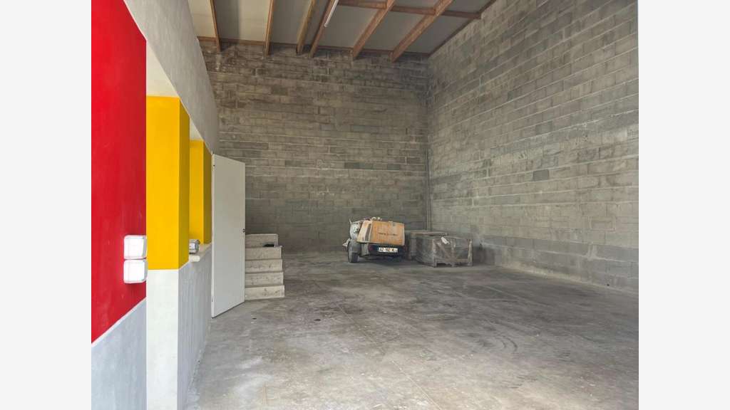 Local artisanal 170m² à louer à Dompierre-sur-Mer