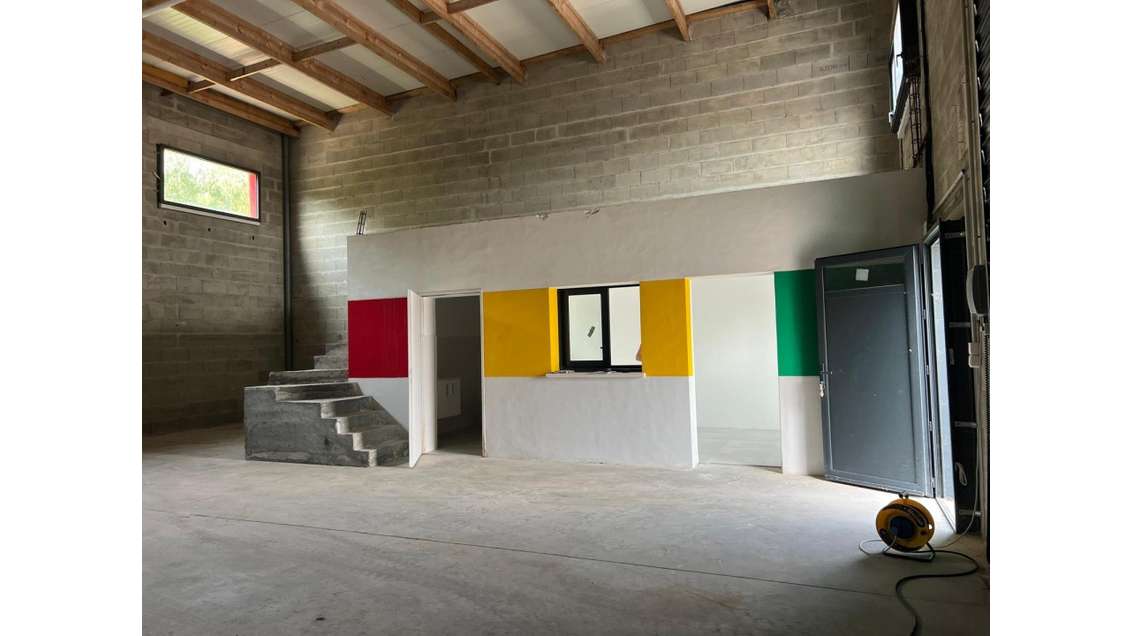 A louer locaux artisanaux 300m² à Dompierre