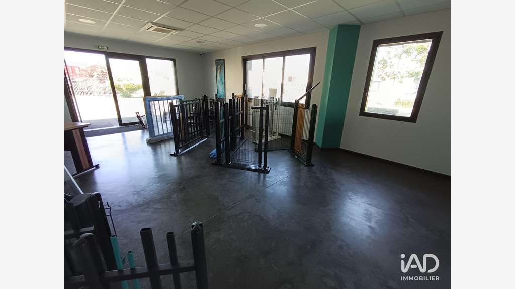 A louer local d'activité 282m² à Dompierre-sur-Mer