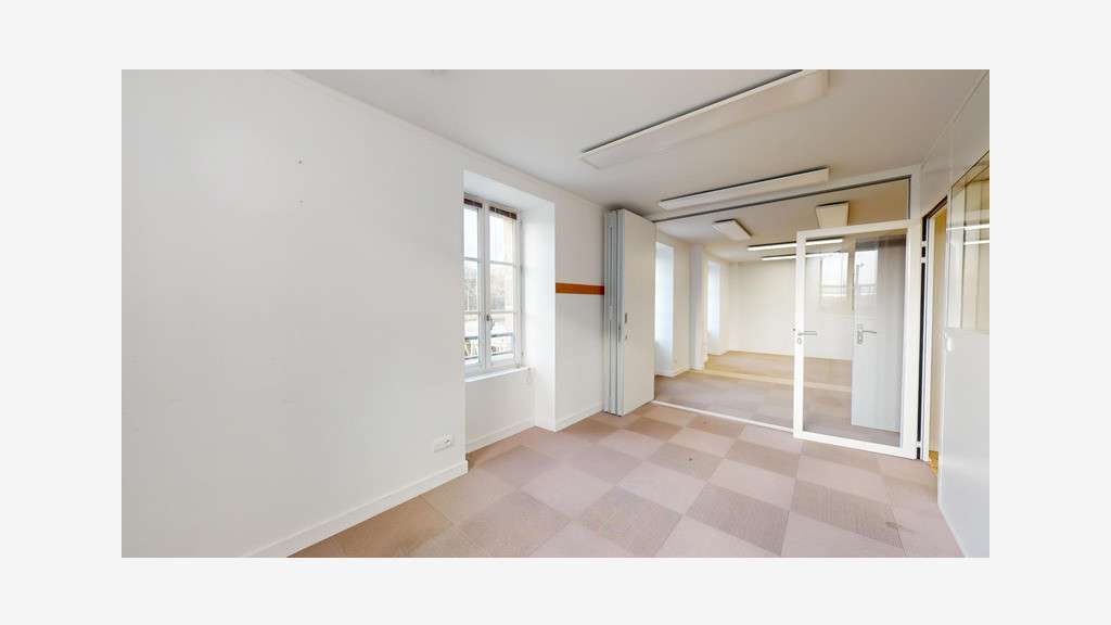 A louer local 218m² polyvalence au Port Rhu