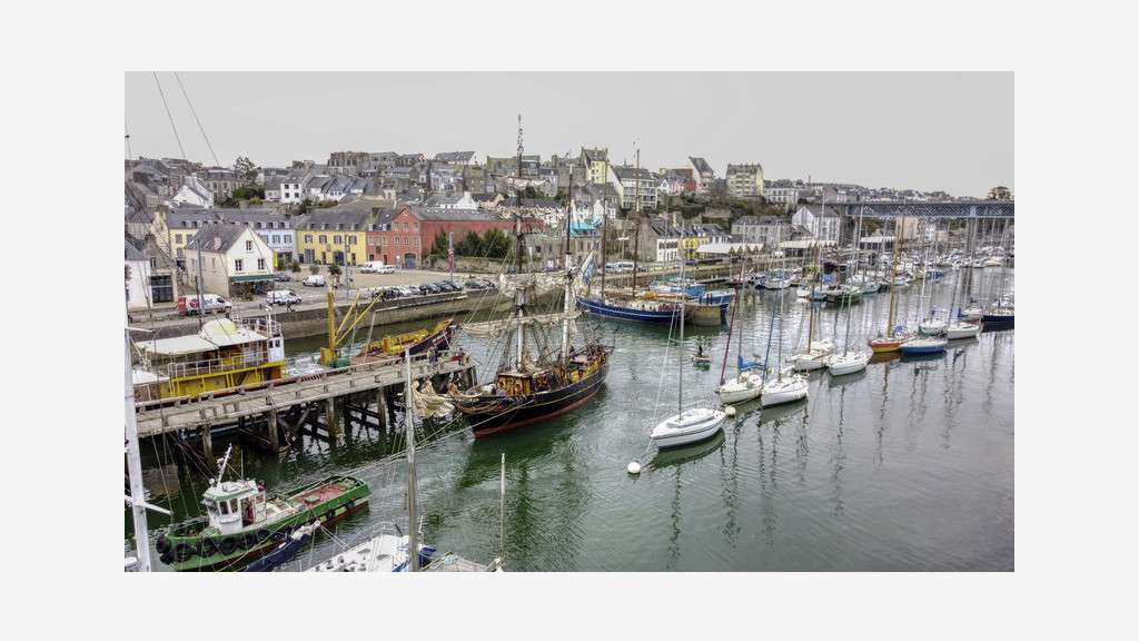 A louer local 218m² polyvalence au Port Rhu