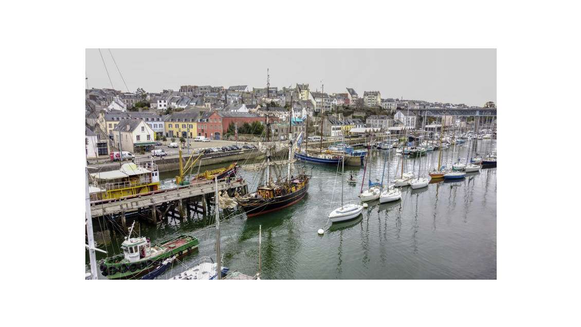 A louer local 218m² polyvalence au Port Rhu