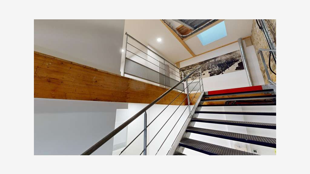 A louer local 218m² polyvalence au Port Rhu