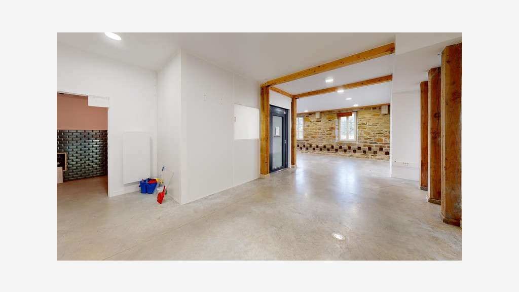 A louer local 218m² polyvalence au Port Rhu