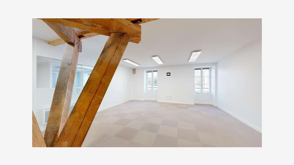 A louer local 218m² polyvalence au Port Rhu