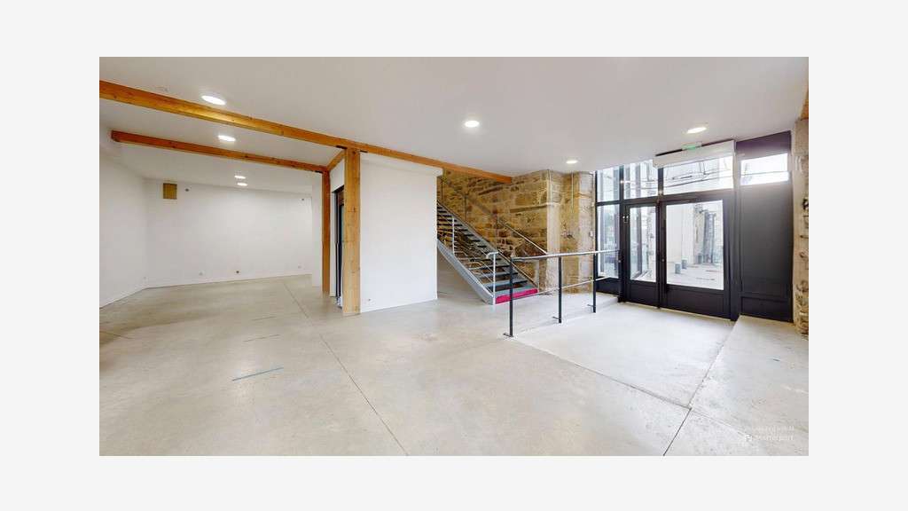A louer local 218m² polyvalence au Port Rhu